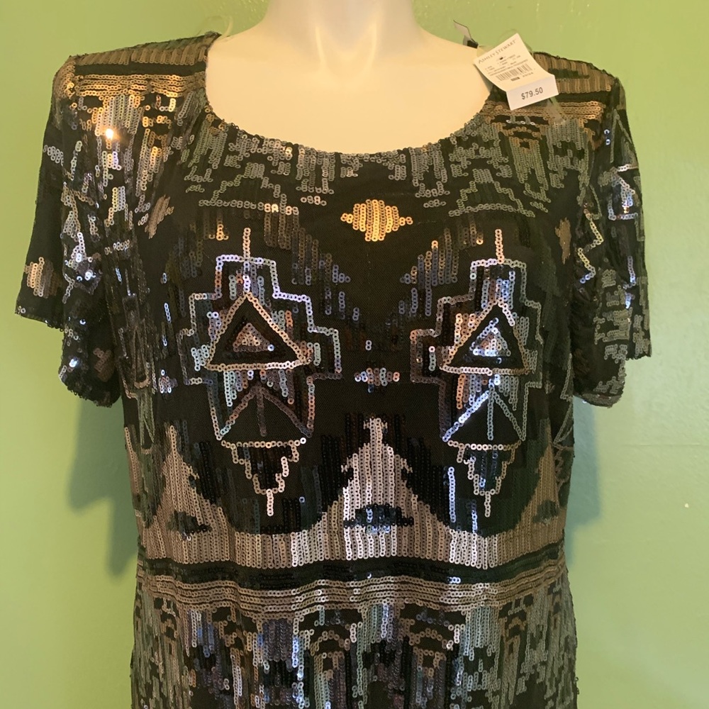 Dress has never been worn - Picture 5 of 5